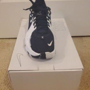 Used Basketball Shoes - Size 10